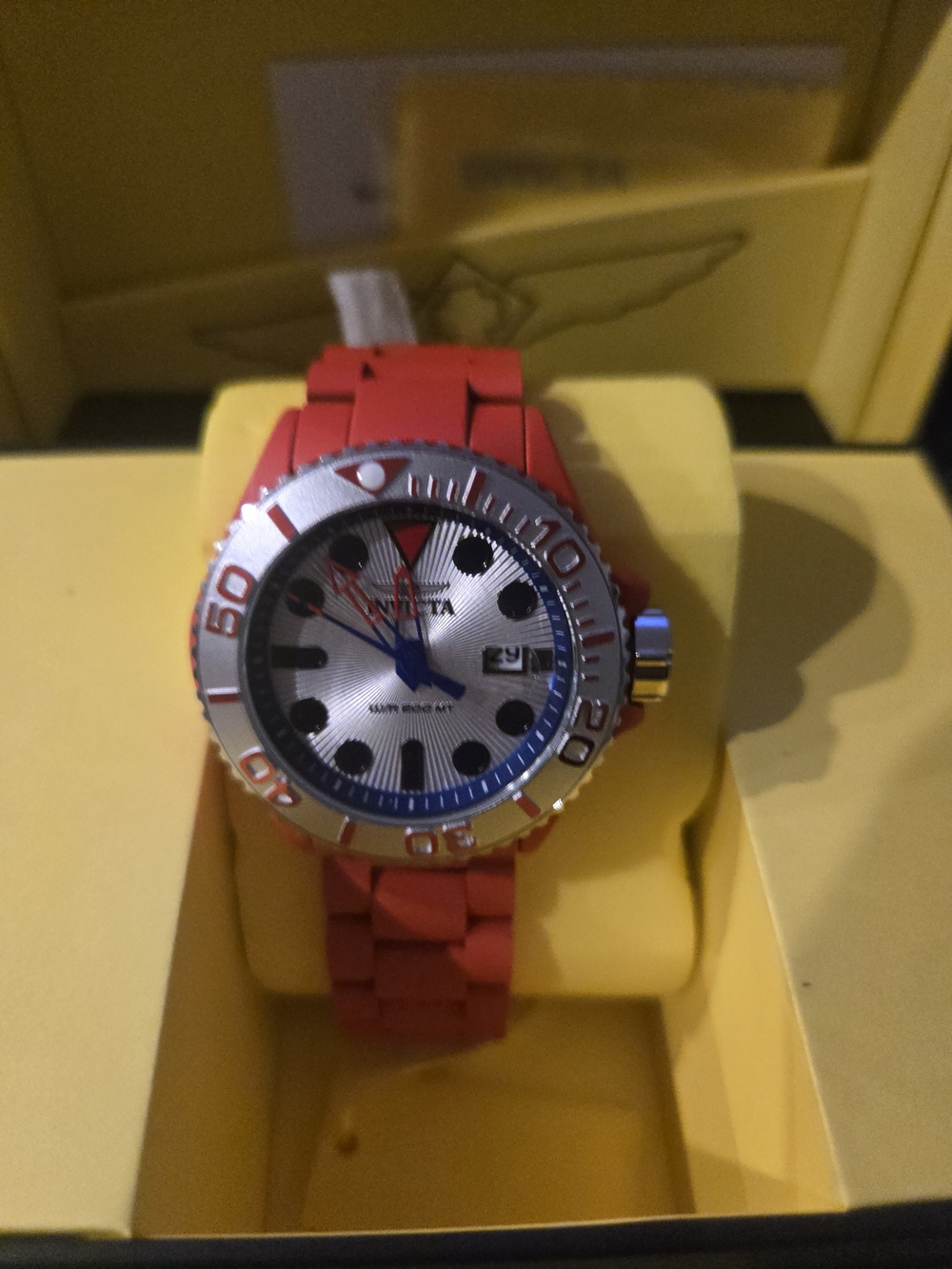 Invicta Men’s Red and Silver Dive Watch with Blue Hands - Picture 2 of 2